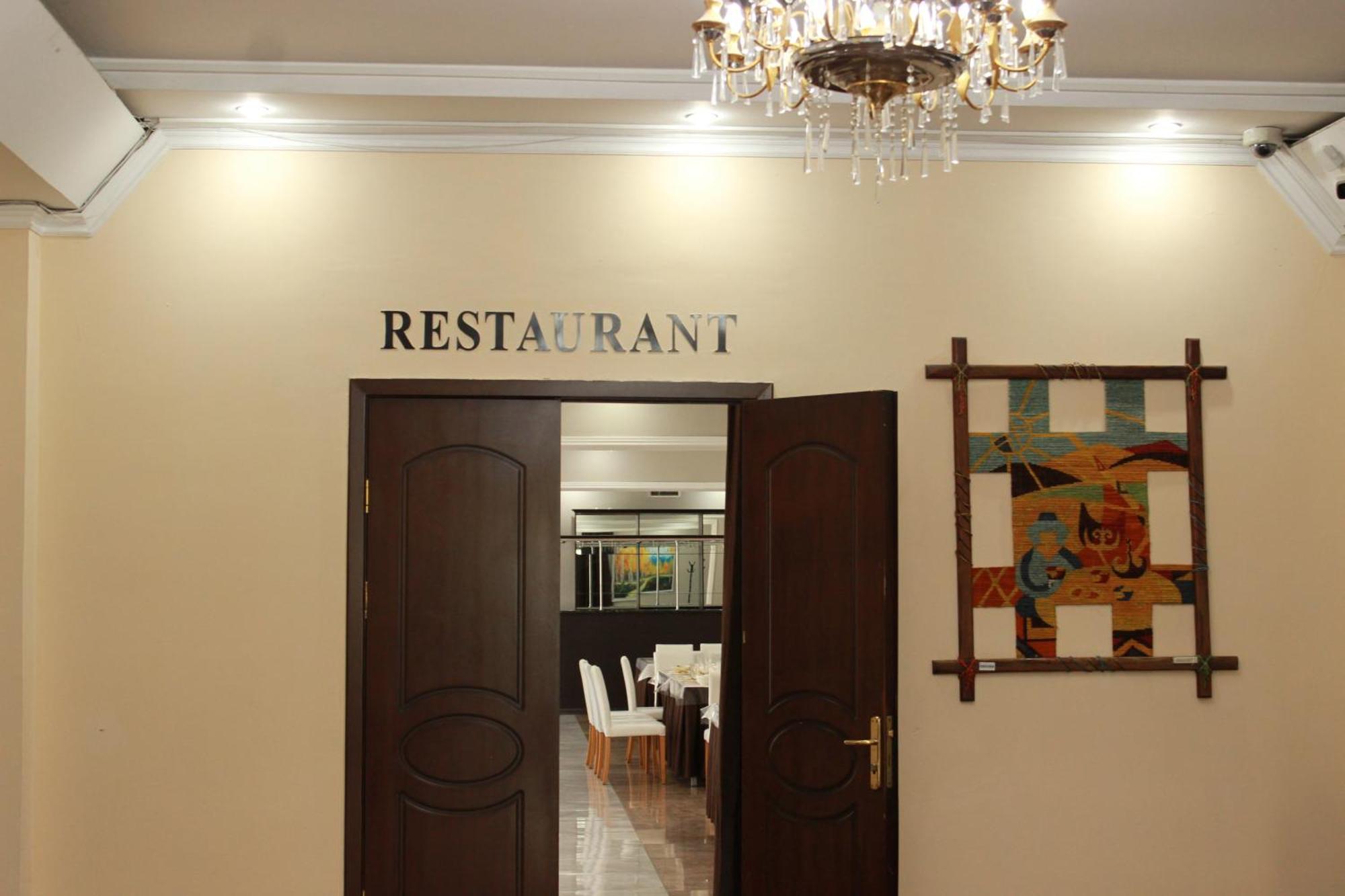 Yassy Hotel, Turkistan Kültér fotó